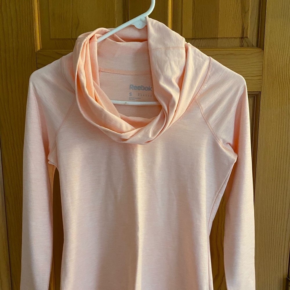 Brand new Reebok pull over